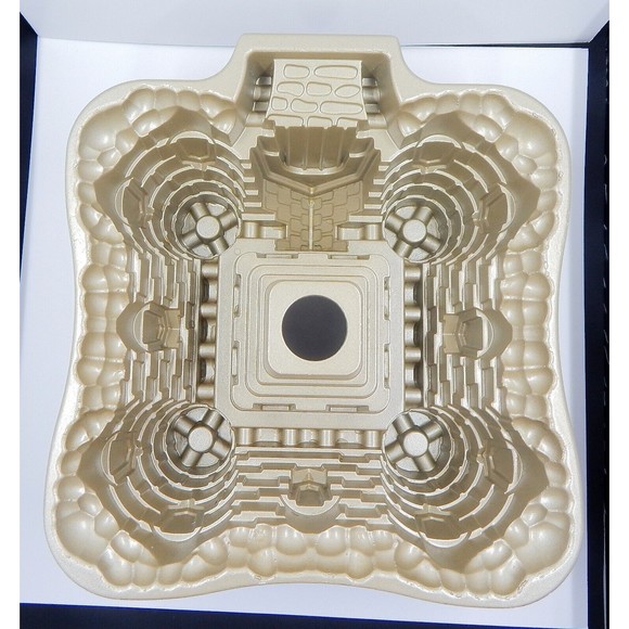 Nordic Ware Castle Bundt Party Cake Pan 10 Cup Heavy Duty Cast Aluminum - Picture 7 of 7